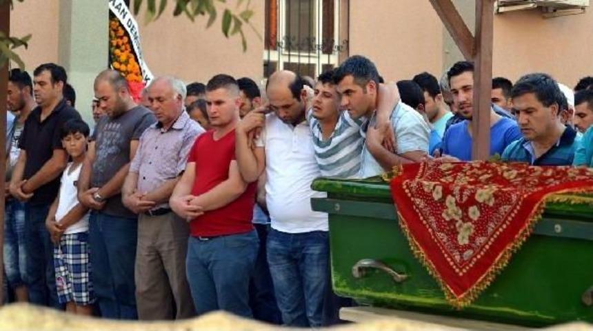 Otomobil Kamyona &Ccedil;arptı: 1 &Ouml;l&uuml;