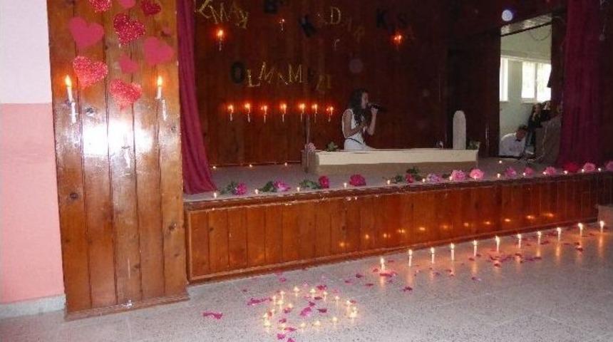 Lisede Şiir Gecesi D&uuml;zenlendi