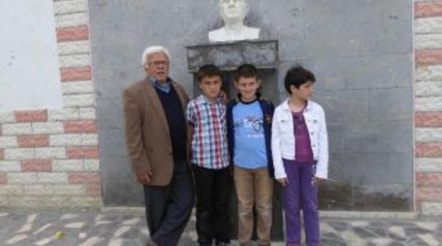 Mustafa &Ouml;zt&uuml;rk &Ouml;d&uuml;lleri Dağıtıldı