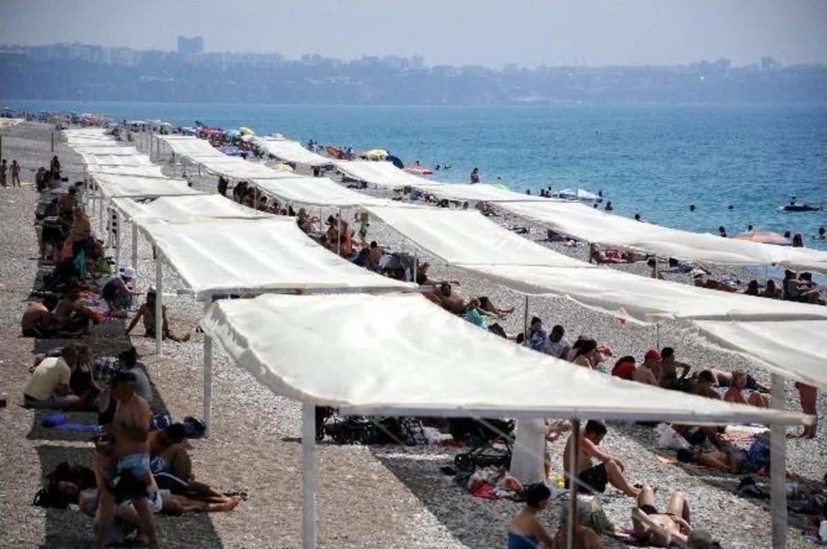 Antalya&rsquo;da Plaj Ve Su Parklarından Renkli G&ouml;r&uuml;nt&uuml;ler