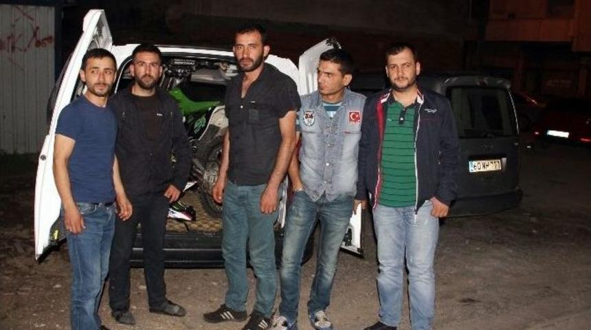 Satın Almak İstediği Motosikleti Test S&uuml;r&uuml;ş&uuml; Sırasında &Ccedil;aldı