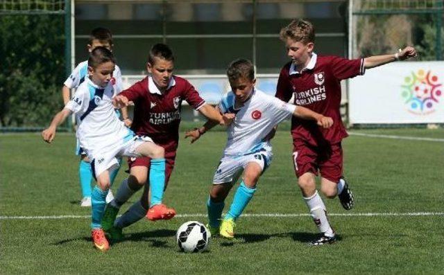 Roma Forması Giyen Salih Uçan Balkan Cup'a Renk Kattı