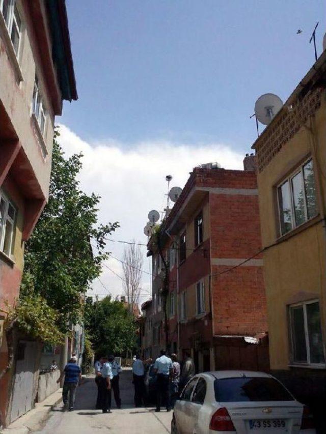 &Ccedil;atıya &Ccedil;ıkıp Yolda Y&uuml;r&uuml;yen Polise Ateş Etti 2