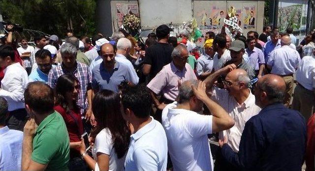 Ankara&rsquo;dan Gelen Stk Temsilcileri, Bombanın Patladığı Yerde A&ccedil;ıklama Yaptı 3