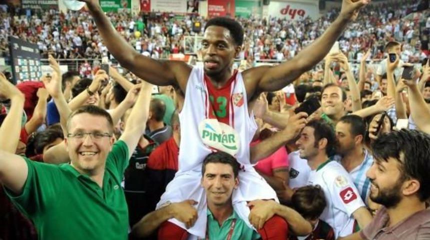 Pınar Karşıyaka Binlerce Taraftarıyla