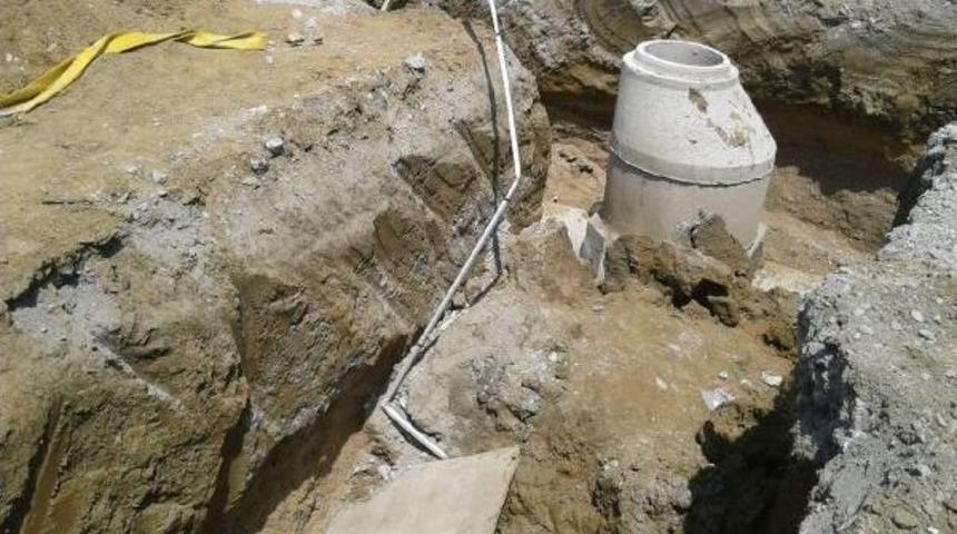 Toprak Altında Kalan Iş&ccedil;i Ağır Yaralandı