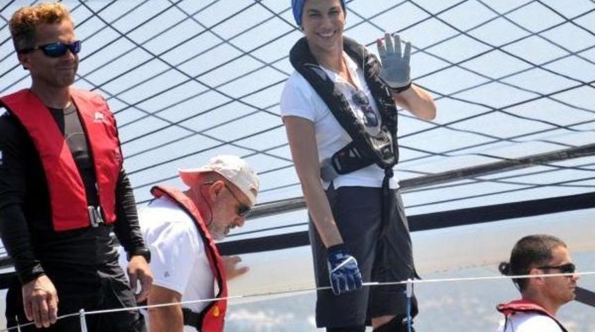 &Uuml;nl&uuml;ler Yelken A&ccedil;tı