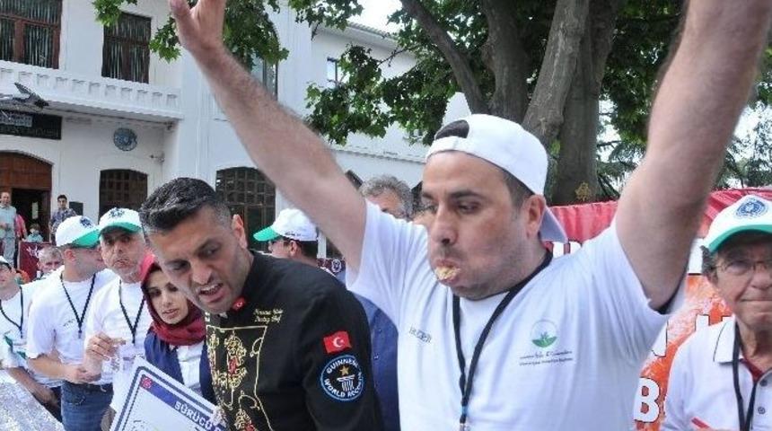 Bursa&rsquo;da Nefes Kesen B&ouml;rek Yeme Yarışması