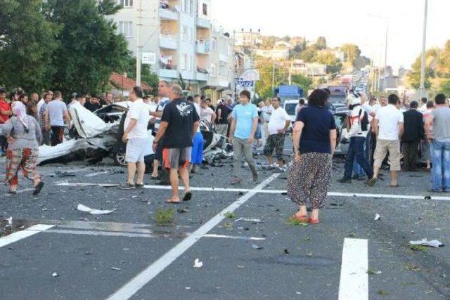 Otomobil Orta Refüjü Aşıp, Karşı Şeride Geçti: 3 Ölü, 9 Yaralı