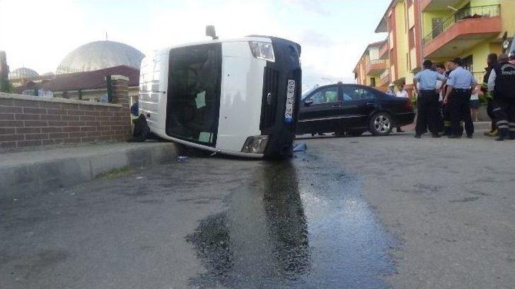 Otomobil Polis Otosuna Çarptı: 2’si Polis 3 Kişi Yaralandı G5