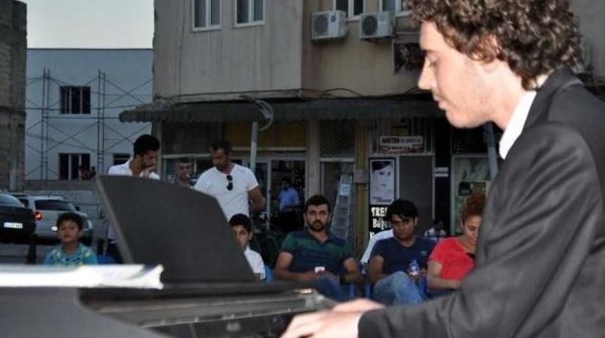 Adıyaman'da A&ccedil;ık Havada Piyano Konseri