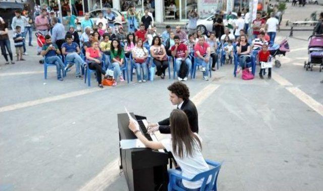 Adıyaman'da Açık Havada Piyano Konseri