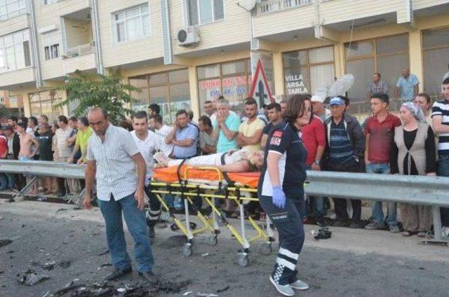 Otomobil Orta Refüjü Aşıp, Karşı Şeride Geçti: 3 Ölü, 9 Yaralı (2)