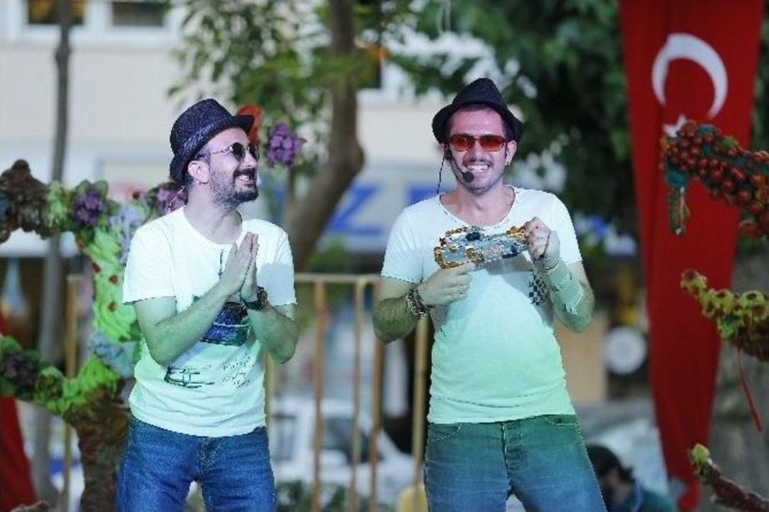 Konak&rsquo;ın Sokakları Tiyatroyla Şenlendi