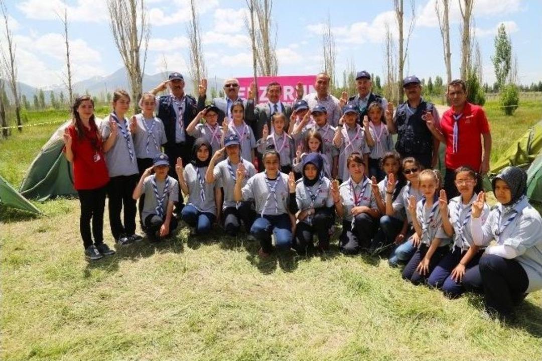 B&uuml;y&uuml;kşehir Belediyesi Y&ouml;neticileri İzci Kampını Ziyaret Etti