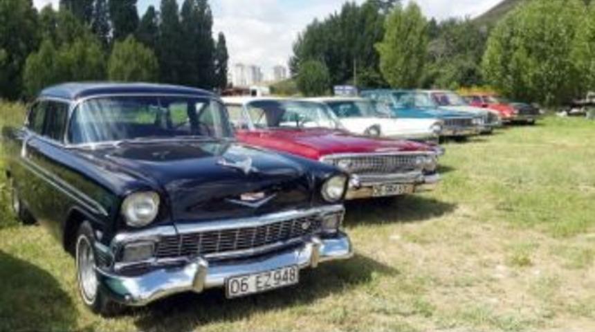 Klasik Otomobil Sevdalıları Piknikte Buluştu