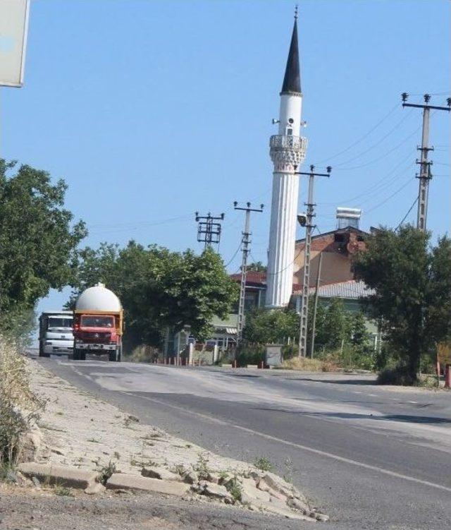 Hız Yapan Hafriyat Kamyonları Tehlike Saçıyor