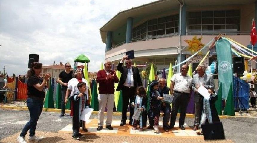 Oyunpazarı &Ouml;ğrencileri Mezun Oldu