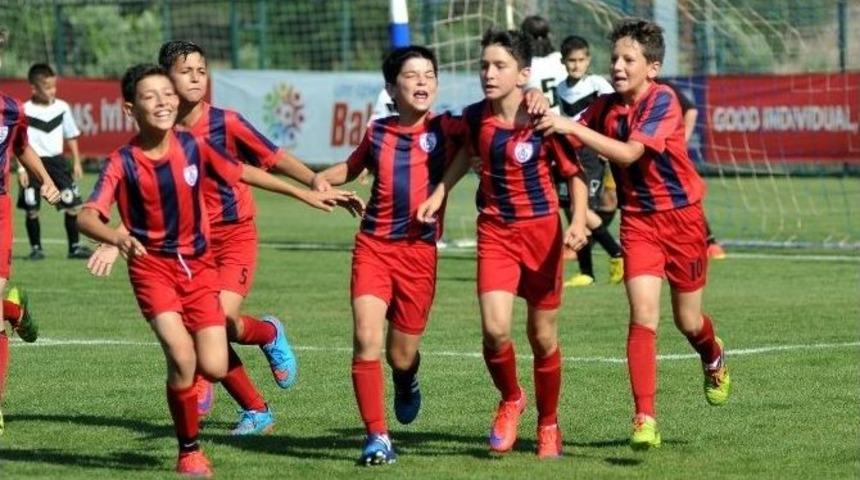 U11 İzmir Balkan Cup&rsquo;ta Heyecan Fırtınası
