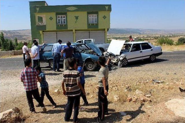 Gaziantep’te İki Otomobil Kafa Kafaya Çarpıştı: 8 Yaralı