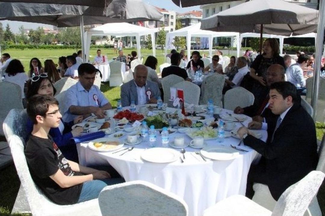 Kızılay&rsquo;dan G&ouml;n&uuml;ll&uuml; Kan Bağış&ccedil;ılarına Madalya