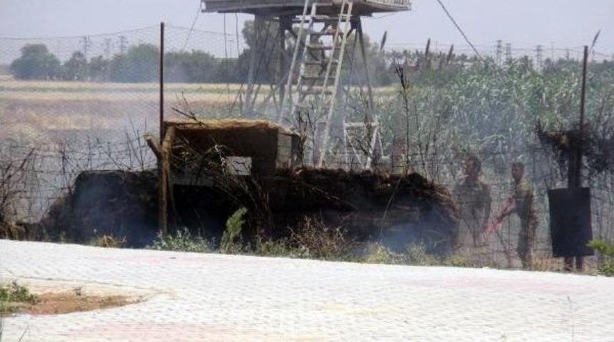 Suriye Sınırında Çıkan Yangını Çocuklar, Pet Şişelerindeki Suyla Söndürmeye Çalıştı