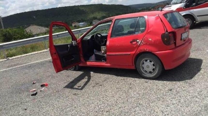 H&uuml;y&uuml;k&rsquo;te Trafik Kazası: 5 Yaralı