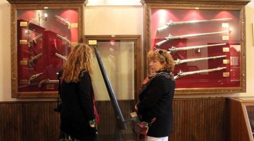 &Uuml;nl&uuml; Şair Fatma Aras, Kastamonu&rsquo;ya Geldi