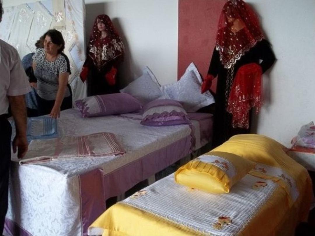 Saltukova&rsquo;da Hediyelik Eşya Ve Tel Kırma Kursu Sergisi A&ccedil;ıldı