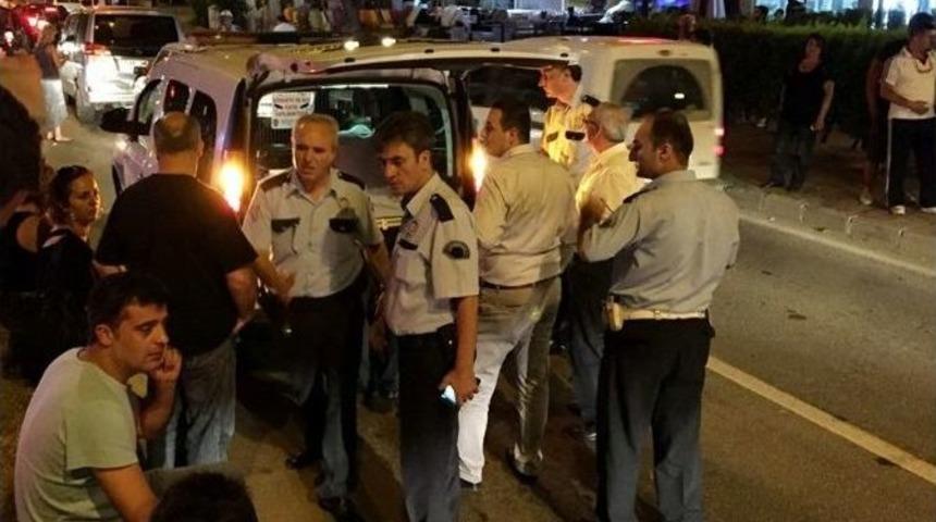 Kaza Yapan Otomobil S&uuml;r&uuml;c&uuml;s&uuml; Turist Taklidi Yaptı