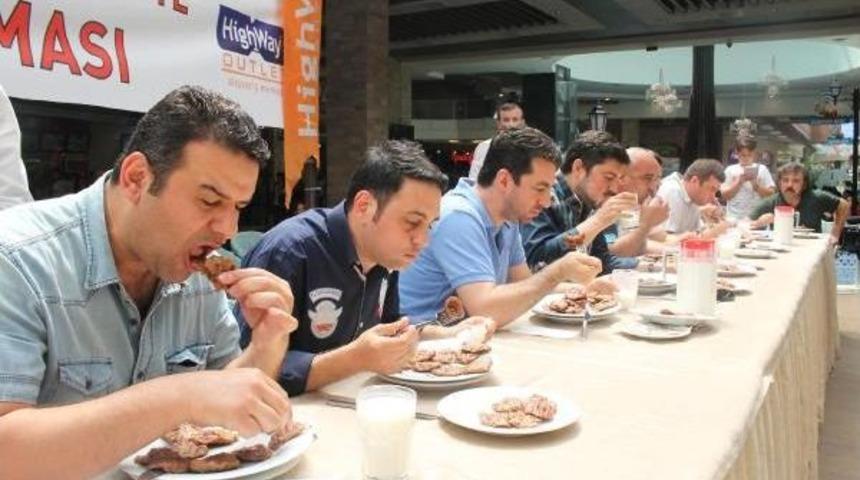 Babalar, K&ouml;fte Yemede Yarıştı