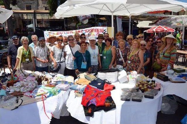 Foça'da Can Dostları Için Kermes