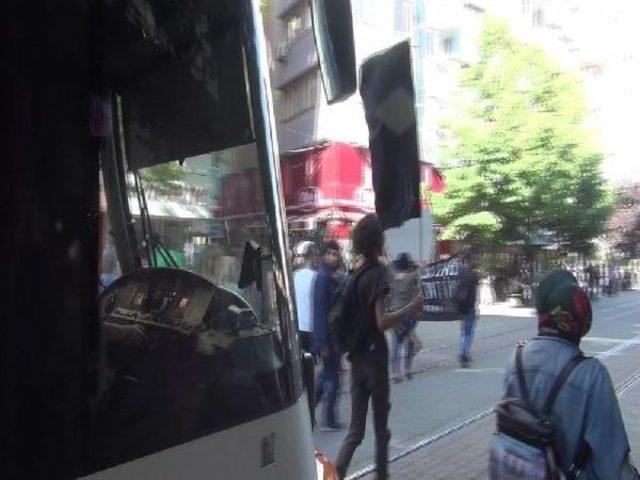 Protestocu Hayvansever Kıza Tramvay Çarptı