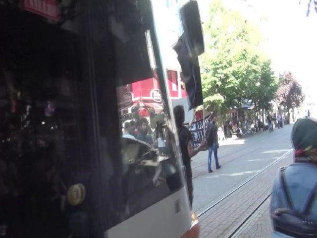 Protestocu Hayvansever Kıza Tramvay Çarptı