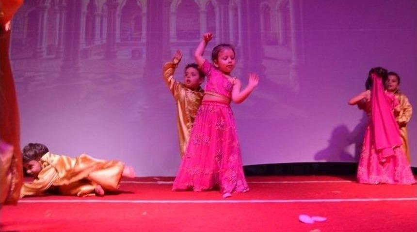 Kuşadası&rsquo;nda Şirinada Minikleri H&uuml;nerlerini Sergiledi