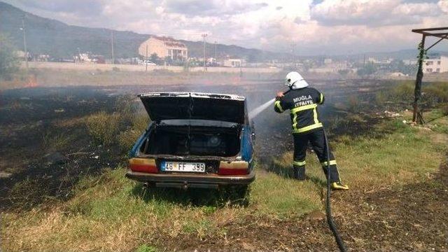 Fethiye’de Ot Yangını Otomobili Etti