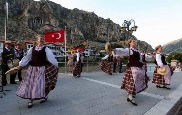 Amasya’daki Festivale Renk Kattılar