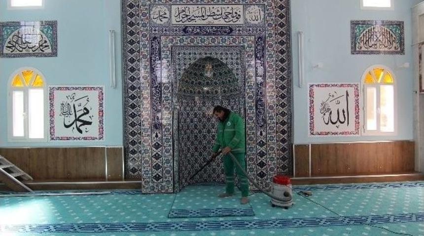 Menderes&rsquo;teki Camiler Ramazan&rsquo;a Hazır