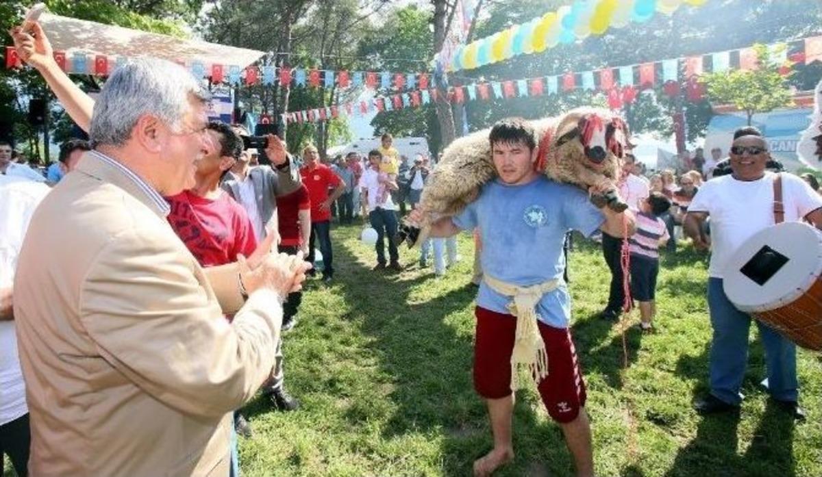 Başkan Karaosmanoğlu Tepreş Şenliğine Katıldı