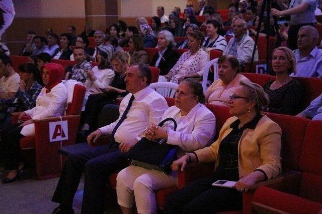 Bolu&rsquo;da &ldquo; Şarkılarla T&uuml;rk&uuml;lerle İstanbul&rdquo; B&uuml;y&uuml;k Beğeni Topladı 1