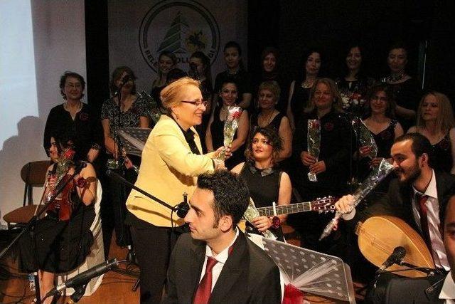 Bolu&rsquo;da &ldquo; Şarkılarla T&uuml;rk&uuml;lerle İstanbul&rdquo; B&uuml;y&uuml;k Beğeni Topladı 3