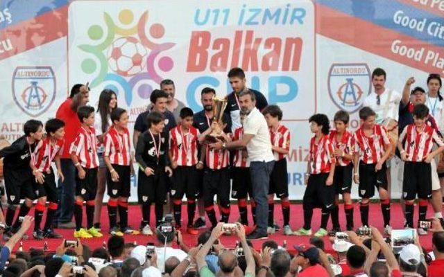 İzmir Balkan Cup'ta Miniklerden Büyüklere Dersler