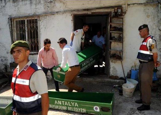 Annesini Odaya Kilitledi, Hamile Ablası Ve 2 Yeğenini Öldürdü