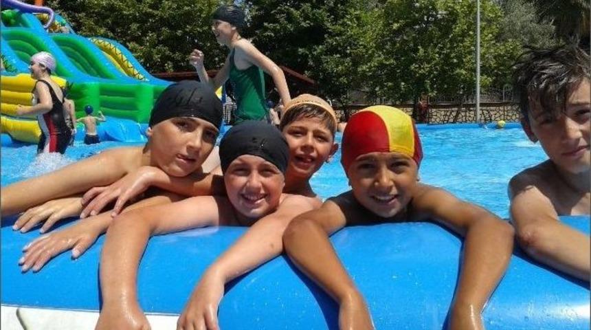 İzmit&rsquo;te &Ccedil;ocuklar Havuzda Serinleyecek