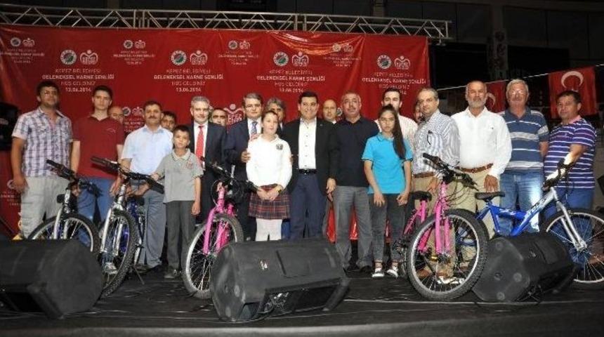 Kepez&rsquo;in Başarılı &Ouml;ğrencileri &Ouml;d&uuml;llendiriliyor