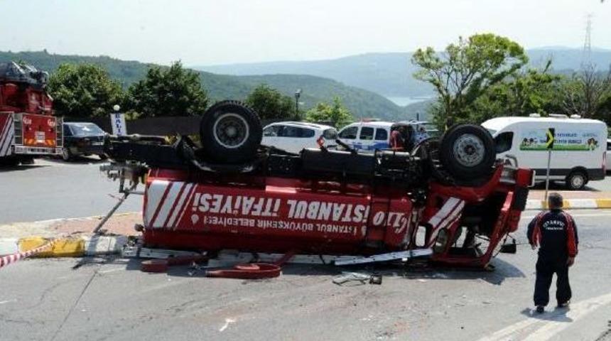 Sarıyer'de Yangına Giden Itfaiye Aracı Devrildi: 4 Yaralı