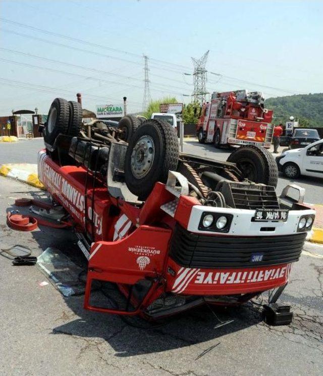 Sarıyer'de Yangına Giden Itfaiye Aracı Devrildi: 4 Yaralı