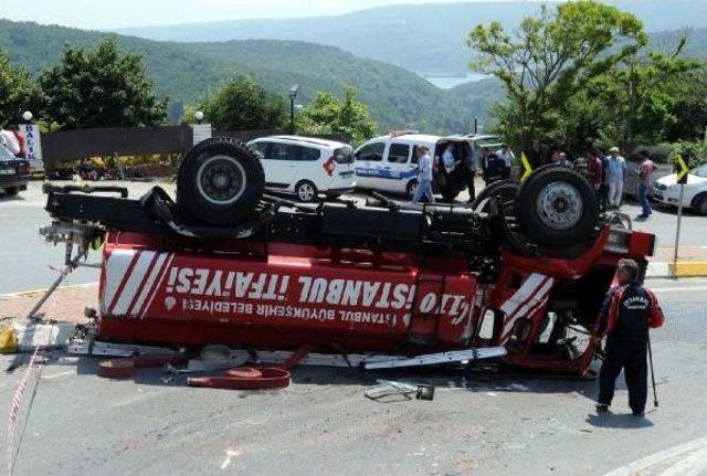 Sarıyer'de Yangına Giden Itfaiye Aracı Devrildi: 4 Yaralı