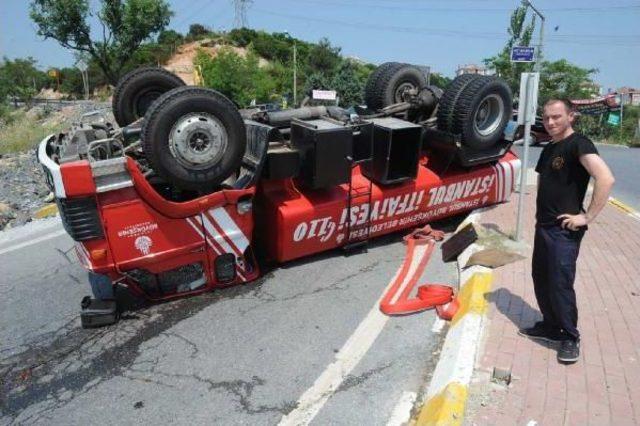 Sarıyer'de Yangına Giden Itfaiye Aracı Devrildi: 4 Yaralı