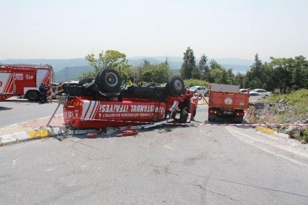 Yangına Giden İtfaiye Aracı Devrildi: 4 Yaralı